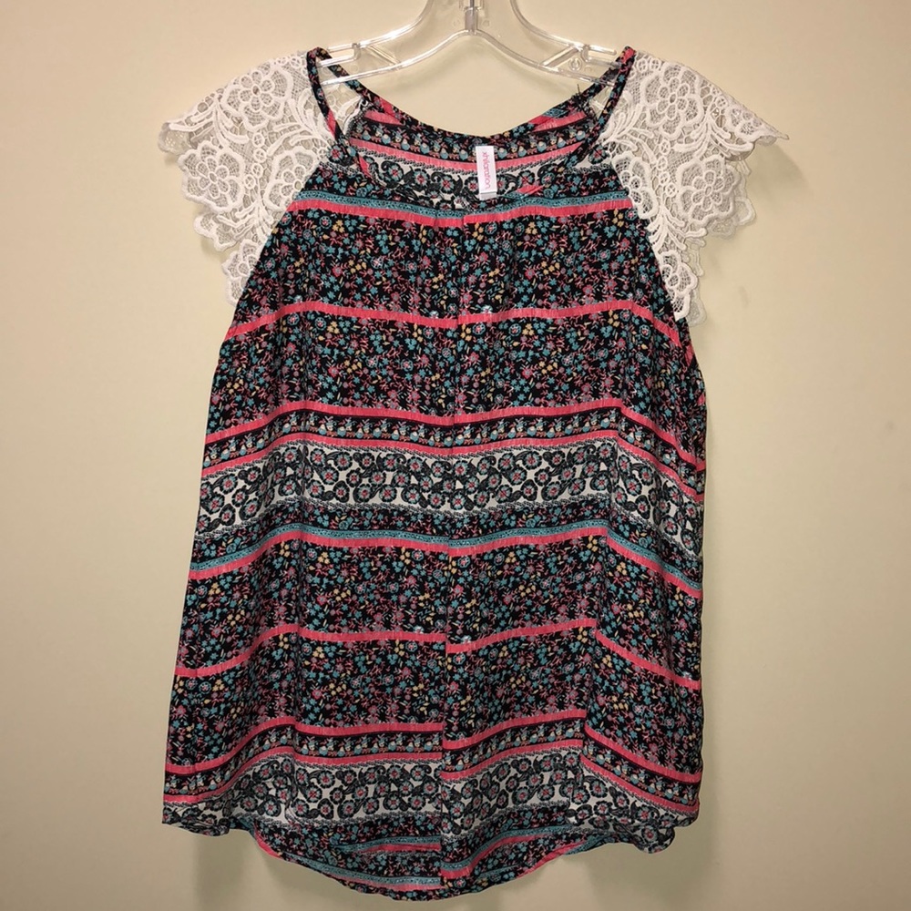 Size large, multicolored blouse.